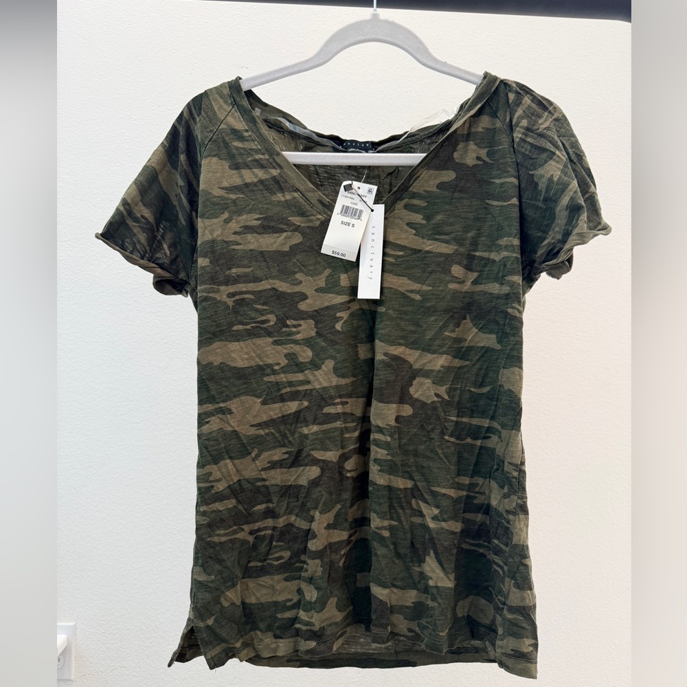 Sanctuary Camo V-Neck Short Sleeve Tee in Olive and Khaki